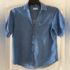 Women’s Lucky Brand Blue Light Denim Button Down Short Sleeve Shirt SP
